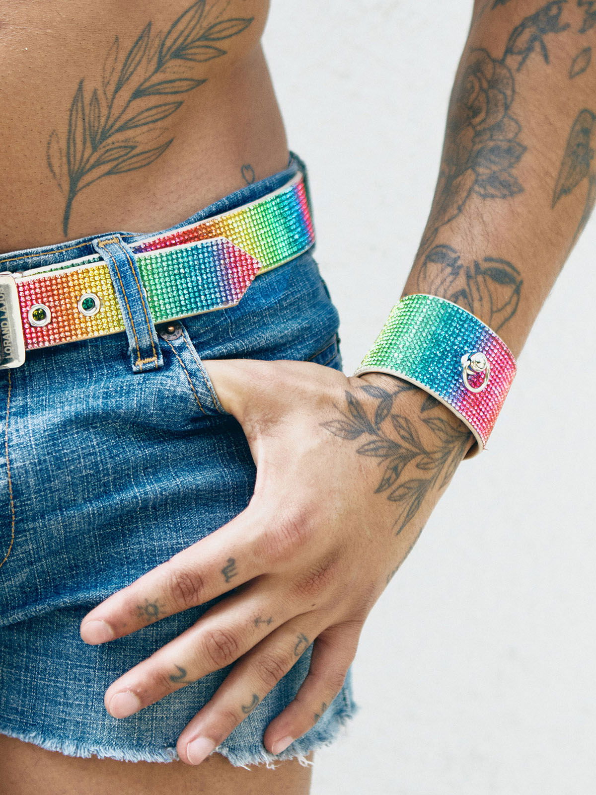 Brunos \ NEU \ Lorand Lajos \ Lorand Lajos rainbow S/M Cuff mit Ring Crystal
