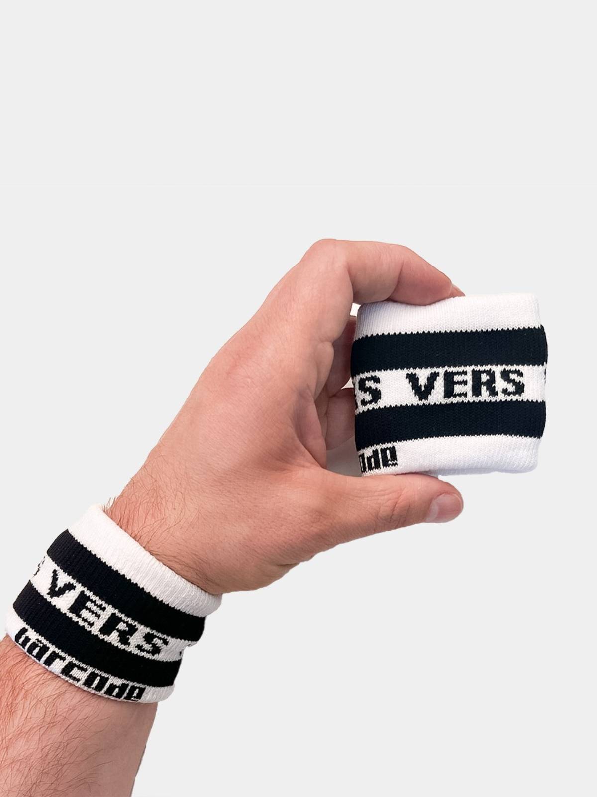 Identity Wrist Band Vers | White/Black