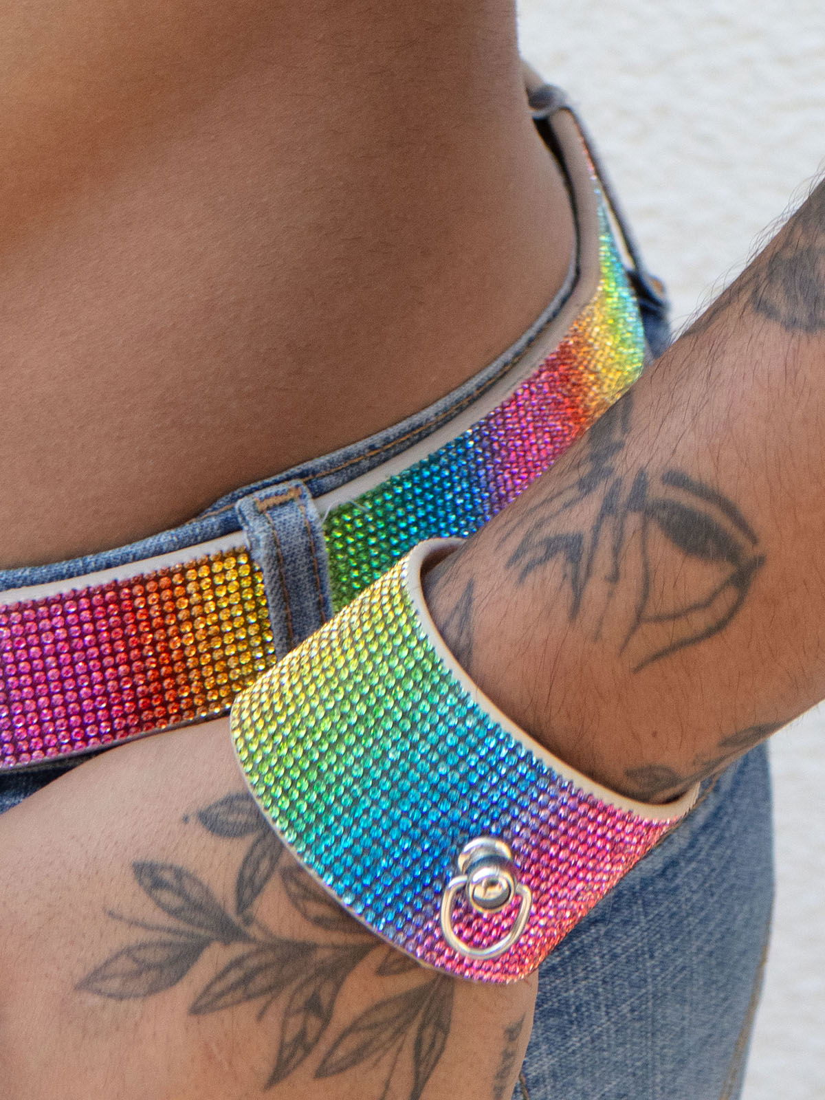 Brunos \ NEU \ Lorand Lajos \ Lorand Lajos rainbow S/M Cuff mit Ring Crystal