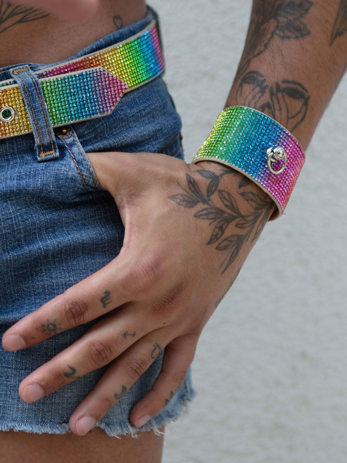 Brunos \ NEU \ Lorand Lajos \ Lorand Lajos rainbow S/M Cuff mit Ring Crystal
